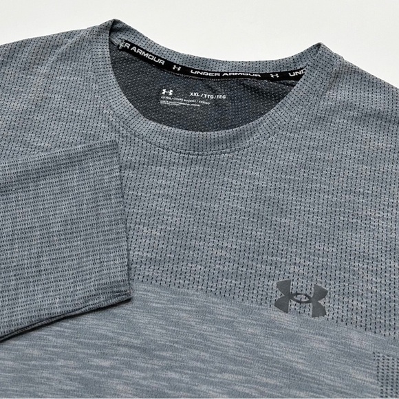 Under Armour Men’s Slim Fit Fitted Crew Neck Long Sleeve Shirt - Picture 1 of 5
